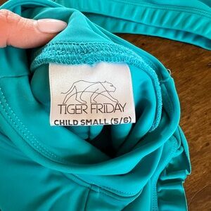 Tiger Friday dance set